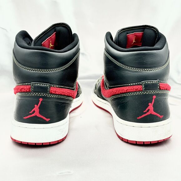 Athletic_Shoes